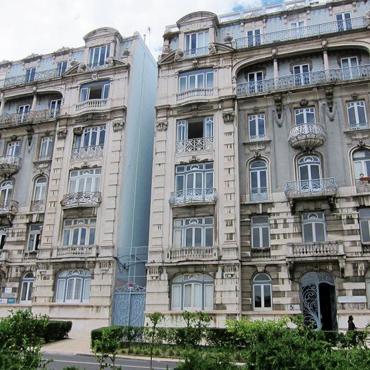 Edifícios gémeos na Rua Braamcamp, 84 a 88