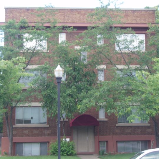 Farnsworth Apartments