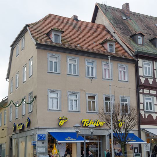 Wohn- und Geschäftshaus