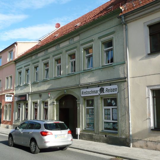 Ehemaliges Gasthaus, in geschlossener Bebauung Großenhainer Straße 4