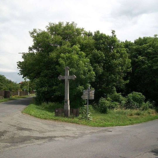 Kříž v Chraštičkách u rozcestí