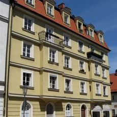 Dreiflügelige Wohnhausgruppe