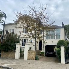 32 And 33, Queen's Grove Nw8