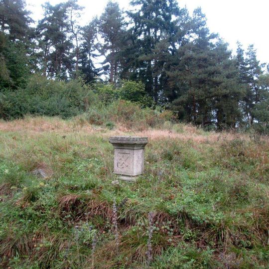 Kříž západně od Mladotic