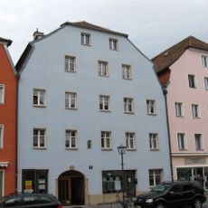 Wohn- und Geschäftshaus