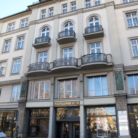 Wohn- und Geschäftshaus