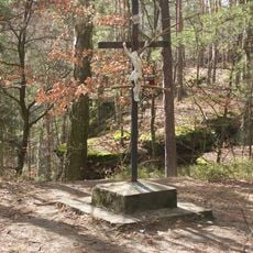 Kříž u Skalní studánky jižně od Zakšína