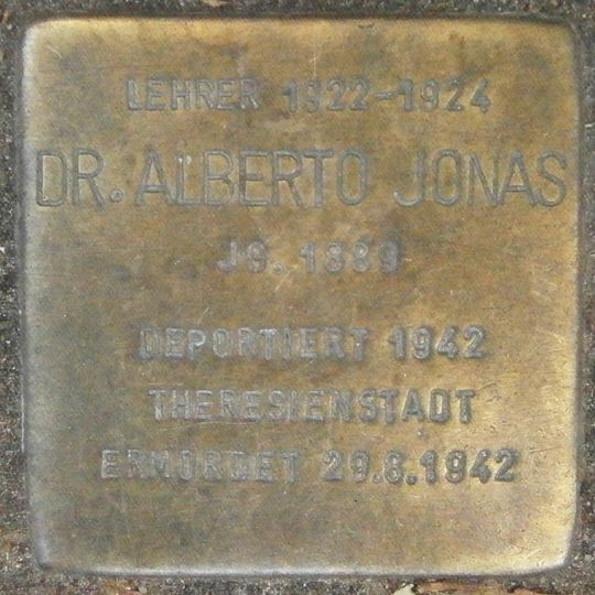 Stolperstein en memoria de Alberto Jonas