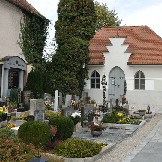 Fried- bzw. Kirchhof mit Aufbahrungshalle