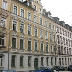 Mietshaus in geschlossener Bebauung Klarastraße 43