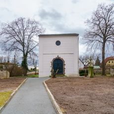 Friedhof mit Einfriedung und Aussegnungshalle Trebelshainer Straße 4