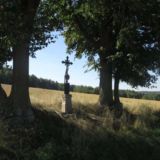 Kříž v poli nad Býkovicemi