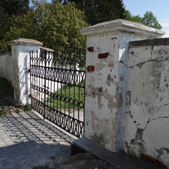 Ogrodzenie z bramami