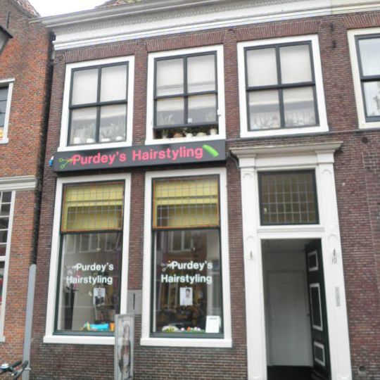 Breed 10, Hoorn