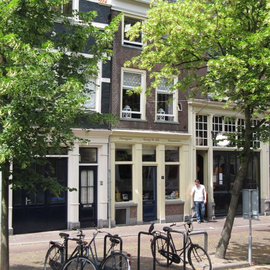 Pand met eenvoudige lijstgevel