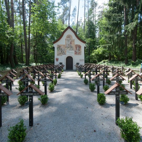 Kriegergedächtniskapelle und Soldatenfriedhof