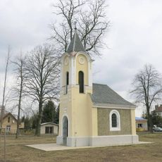 Kaple na návsi v Malém Újezdu