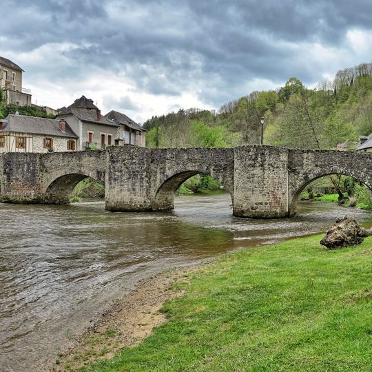 Vieux pont sur la Vézère