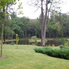 Dębowy Palace Park in Karpniki