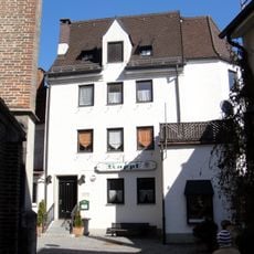 Kirchplatz 6