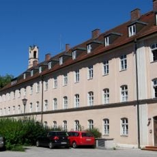 Ehemaliger Salzstadel, dann Kasernengebäude, dann Amtsgebäude