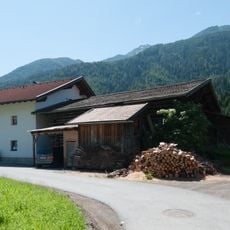 Bauernhaus, Zwiehof mit Wandmalerei