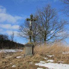 Kříž západně od Lesné u silnice do Velké Chyšky