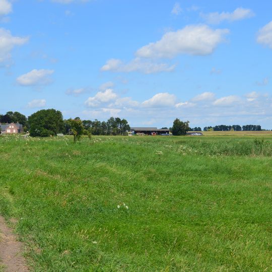 Huisterp met naastgelegen wiel