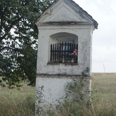 Kaplička západně od Police