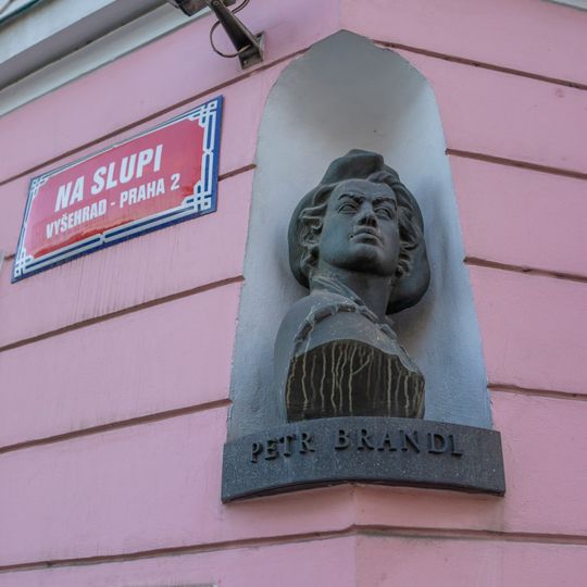 Busta Petra Brandla v ulici Na Slupi v Praze