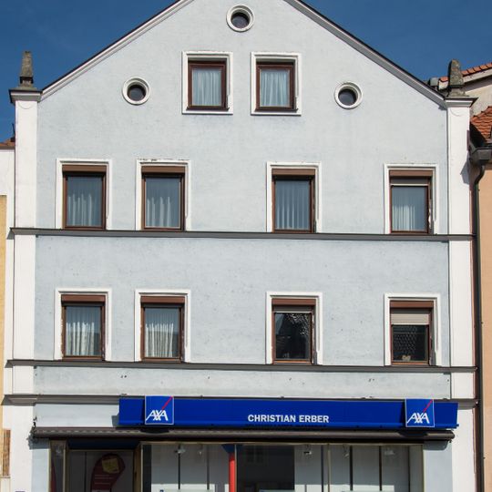 Wohn- und Geschäftshaus