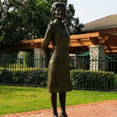 Pat Nixon Statue