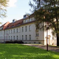 Building B7 (so-called "Haus Buche"): Clinic building in the style of reform architecture (individual monument to ID No. 09284584) Hufelandstraße 15