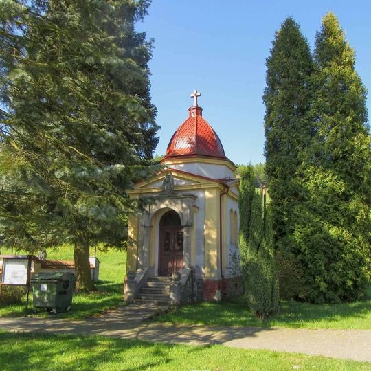 Kaple v Bušíně na okraji obce u hřbitova