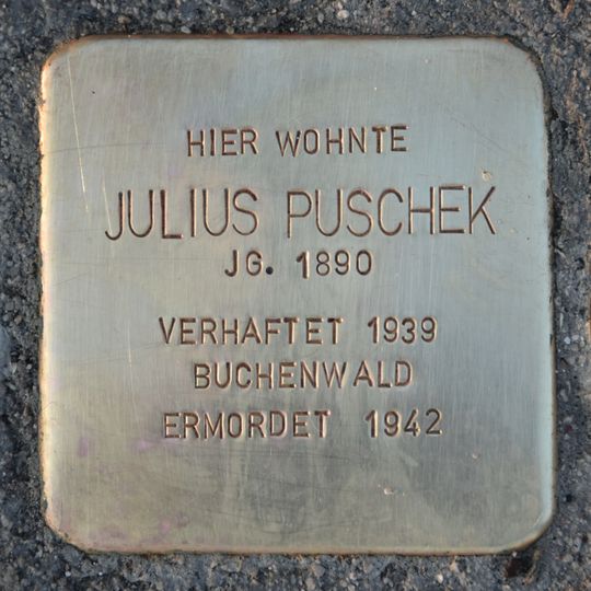 Stolperstein dedicated to Julius Puschek