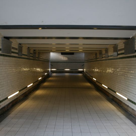 Tunele do peronów