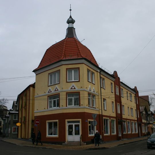 Здание пансионата с встроенными торговыми помещениями