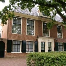 Herenhuis met rechte kroonlijst
