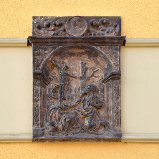 Relief an einem Wohnhaus Gabelsbergerstraße 1