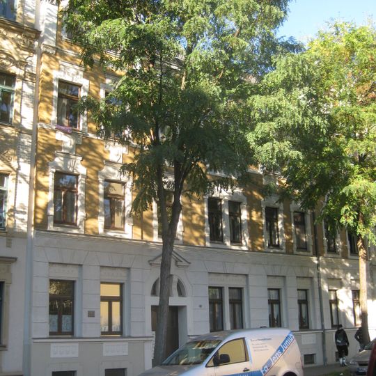 Mietshaus in geschlossener Bebauung Fichtestraße 43