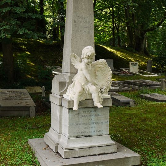 Westerveld: grafmonument Louise Hardenberg