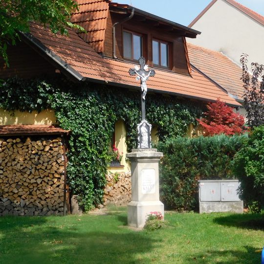 Kříž u domu č. 169 v Tvarožné