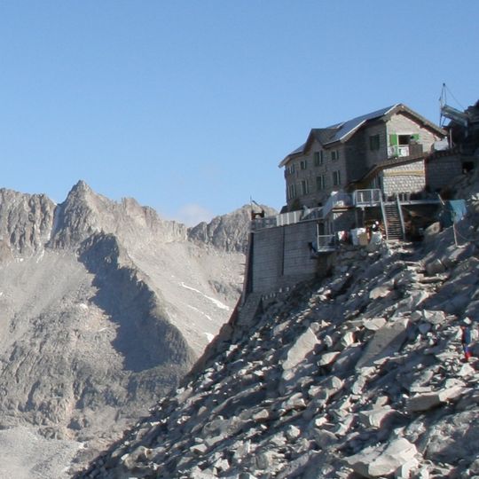 Rifugio ai Caduti dell'Adamello