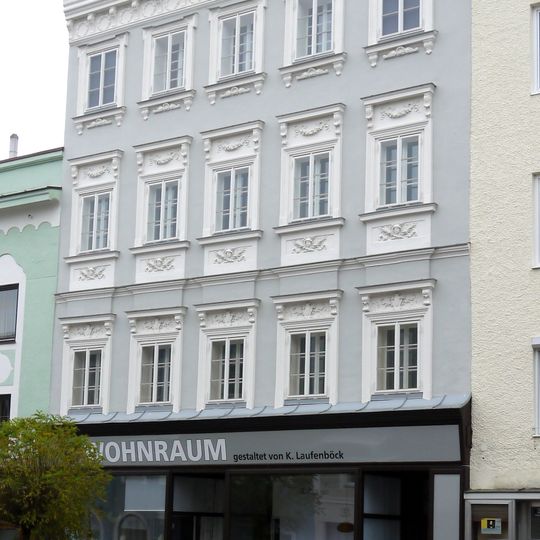 Wohn- und Geschäftshaus