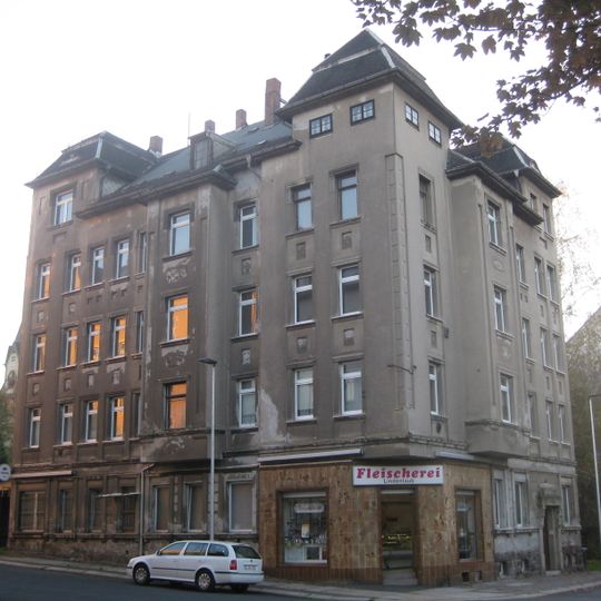 Mietshaus in ehemals geschlossener Bebauung, Ecklage Fichtestraße 8