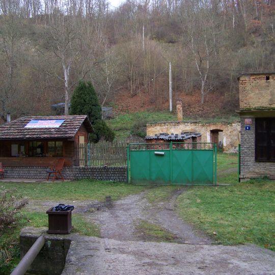 Bridge over the Šárecký potok to Vizerka