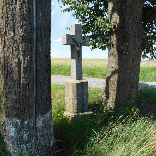 Kříž na křižovatce U lípy v Komárovicích