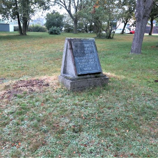 Pomník padlým ze Záboří v 1. světové válce u silnice 9 v Klech