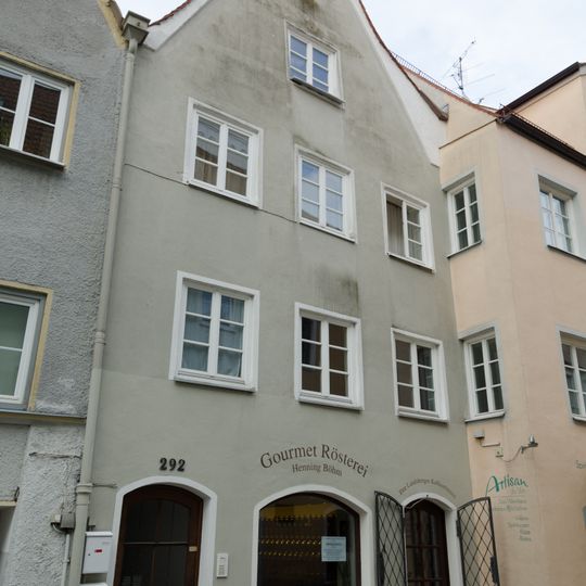 Wohn- und Geschäftshaus