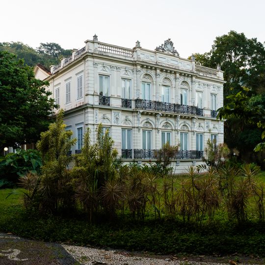 Imóvel à Rua das Laranjeiras, nº 304